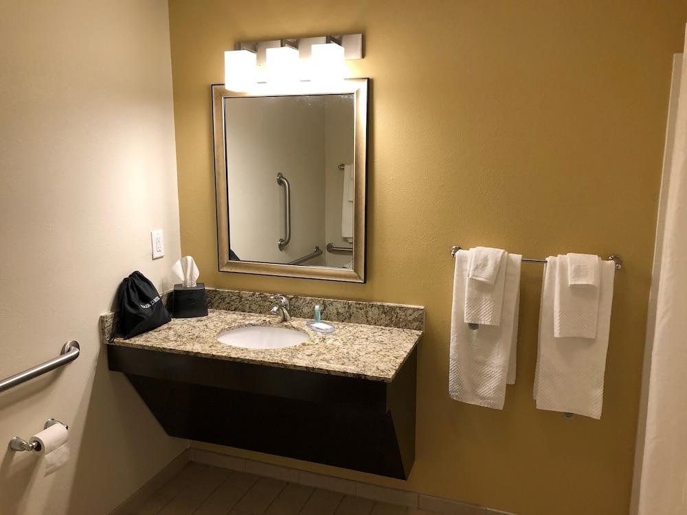 MainStay Suites Cartersville - Emerson Lake Point photo 18