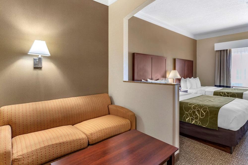 Comfort Suites Linn County photo 9