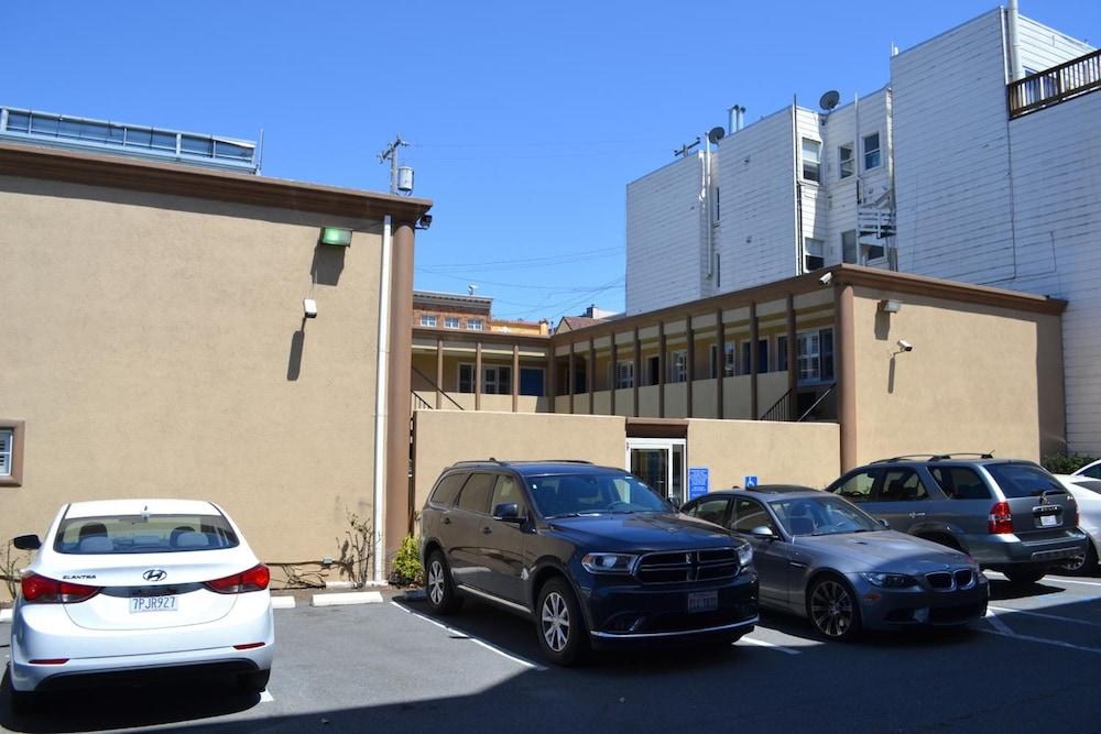Alpha Inn & Suites photo 9