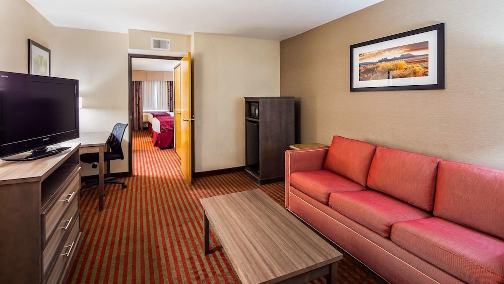 Best Western Plus Executive Suites photo 10