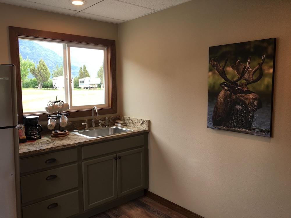 Glacier Basecamp Lodge photo 36