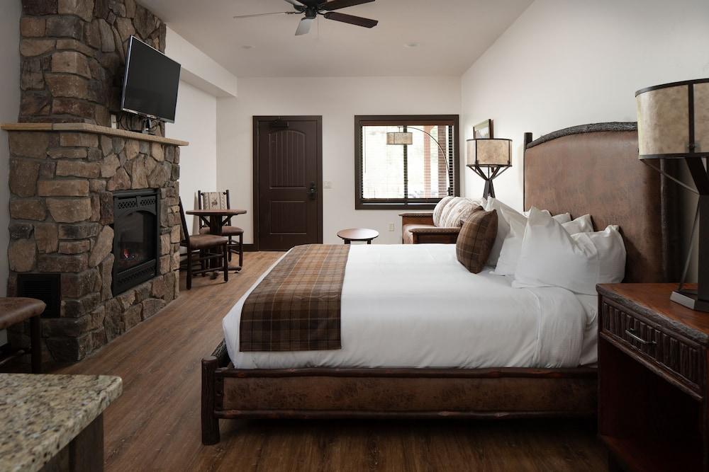 The Landing at Estes Park - Riverside Retreat photo 69