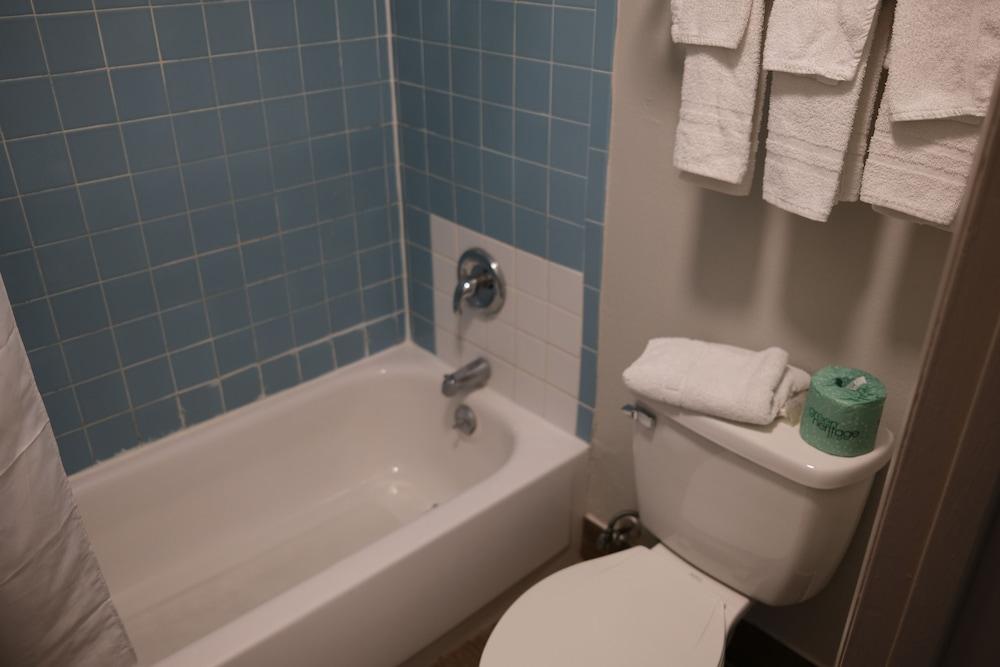 Red Roof Inn Staunton photo 9
