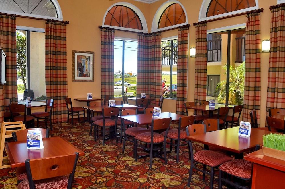 Baymont by Wyndham Orlando East photo 7