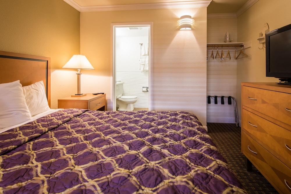 SOMA Park Inn – Civic Center photo 7