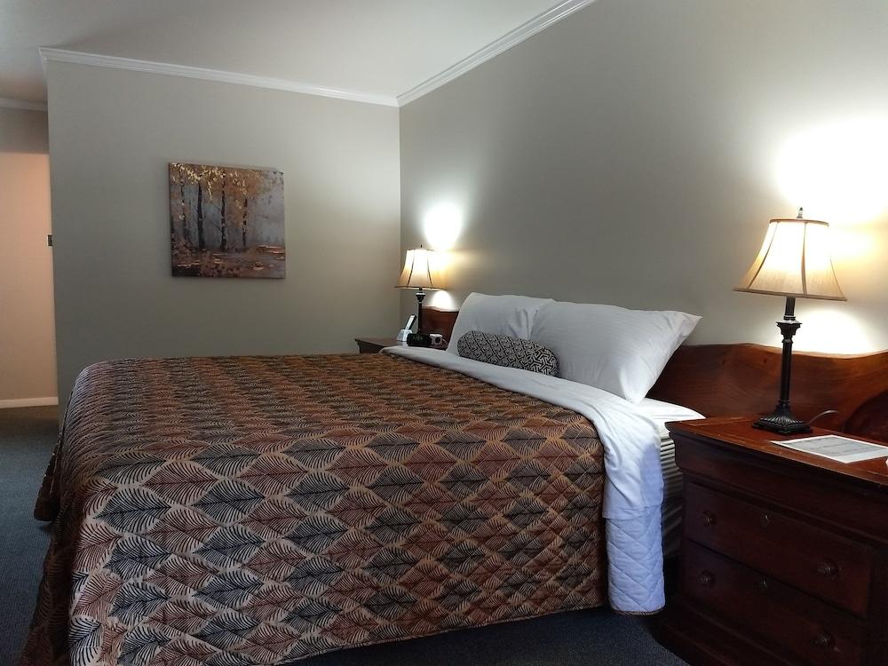 The Lodge at West River photo 35