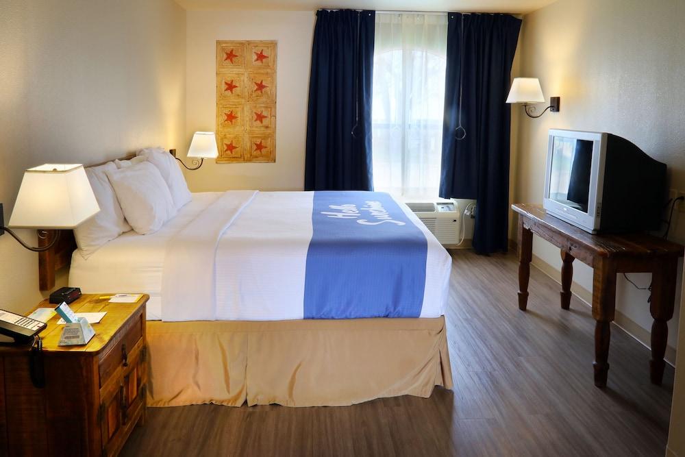 Days Inn & Suites by Wyndham Llano photo 20
