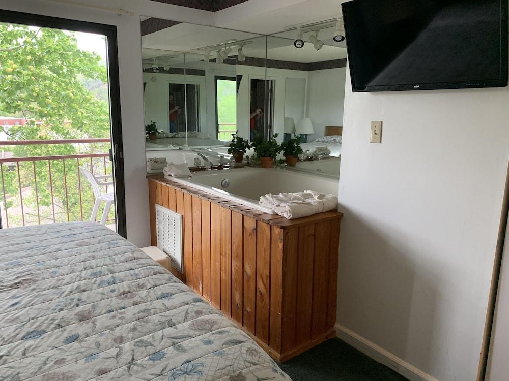 Laurel Inn Condominium photo 9