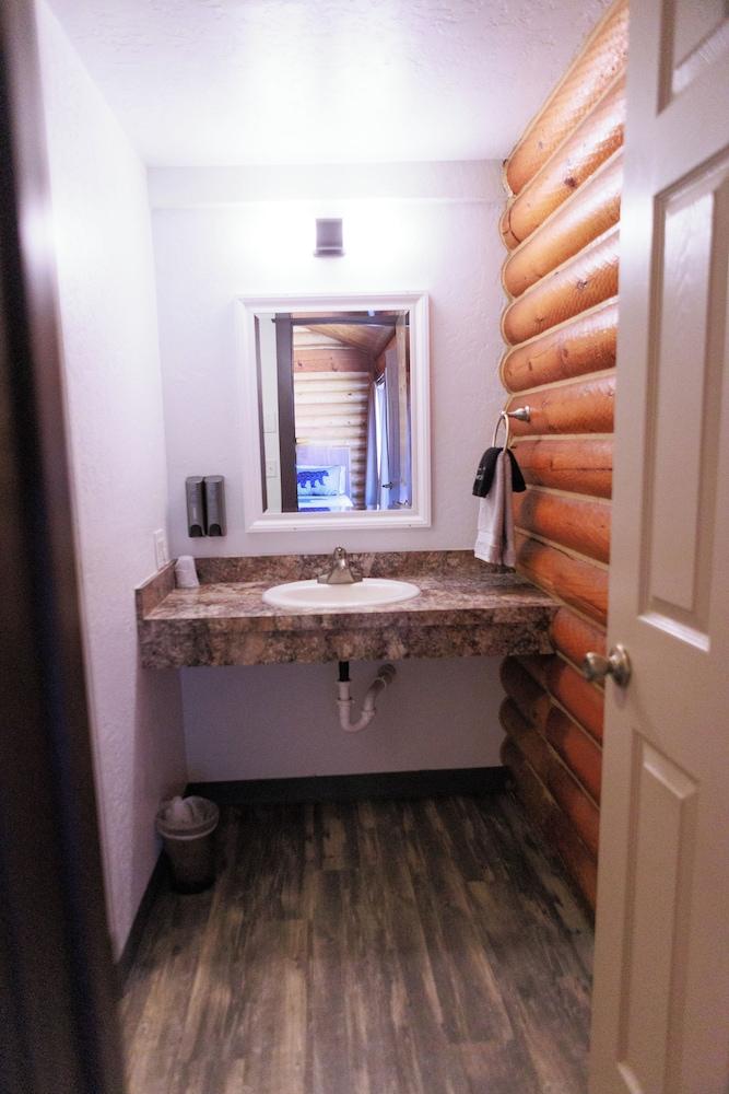 Big Medicine Cabins photo 12