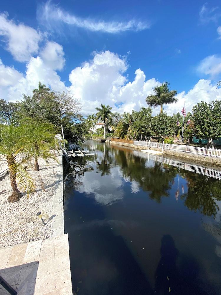 Tarpon Harbor Vacation Rentals photo 4