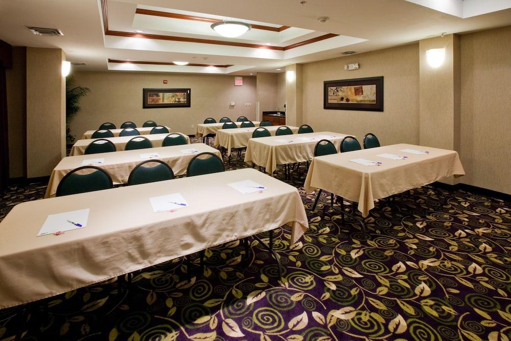 Holiday Inn Express Ada by IHG photo 18
