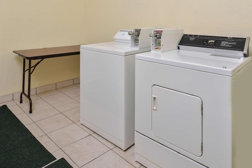Americas Best Value Inn Houston at FM 1960 & I-45 photo 16