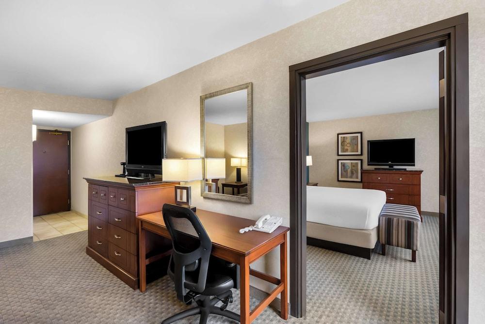 Sonesta Essential Houston Hobby Airport photo 15