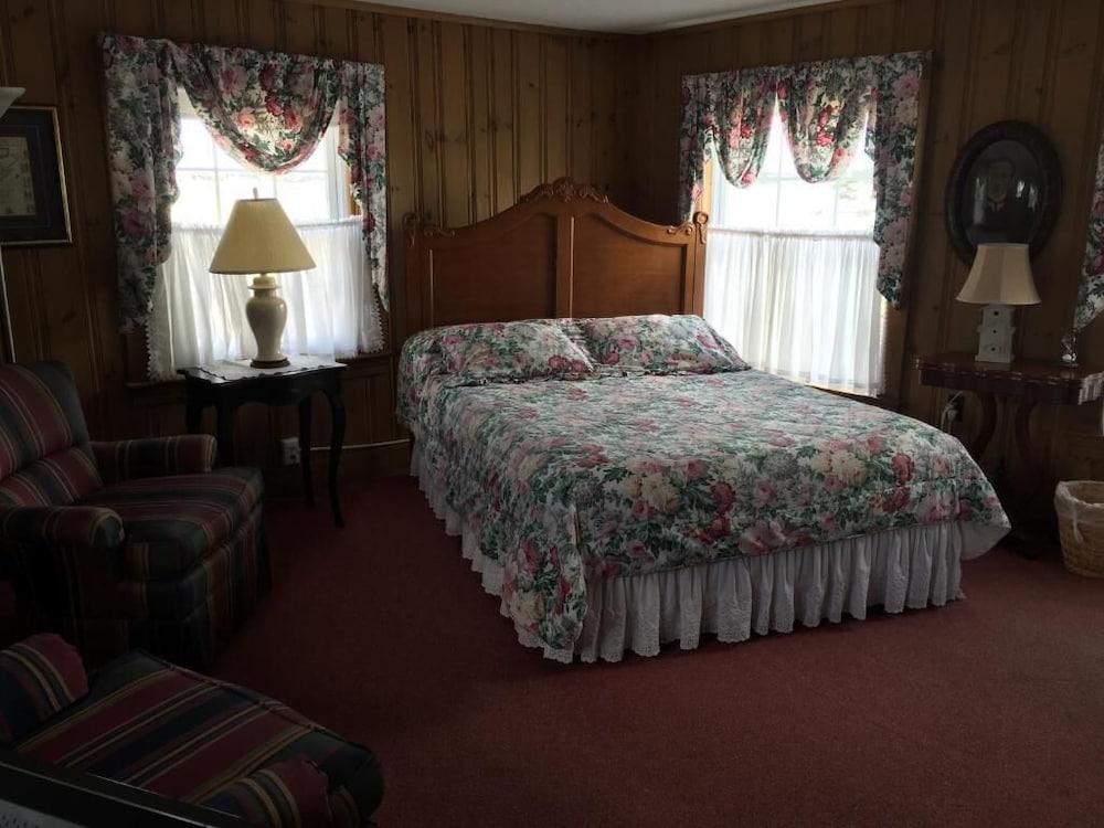 Holiday House Inn photo 36
