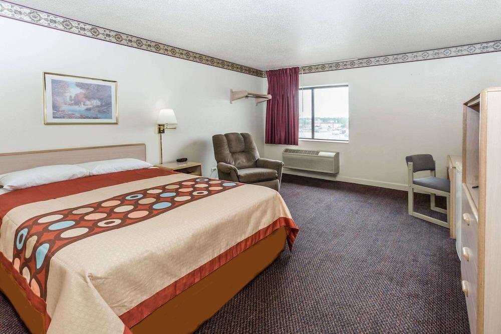 Super 8 by Wyndham Morris photo 5