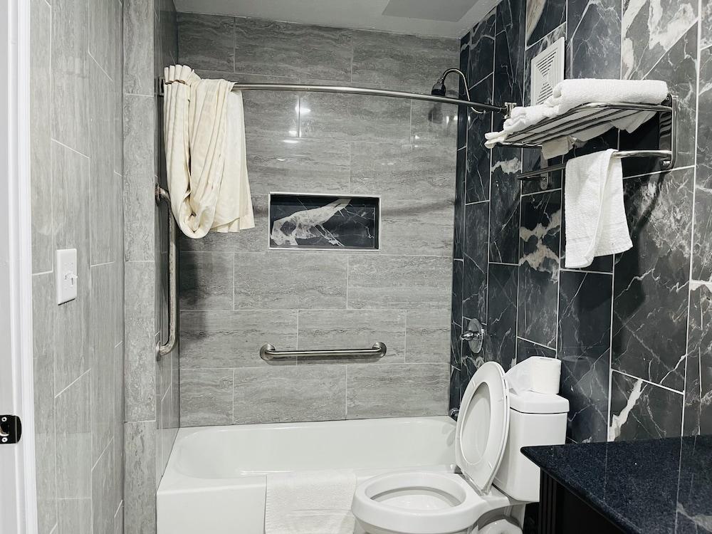 Town House Motel photo 3
