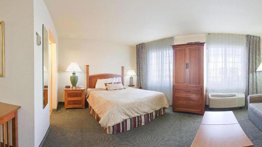 Staybridge Suites South Springfield by IHG photo 13