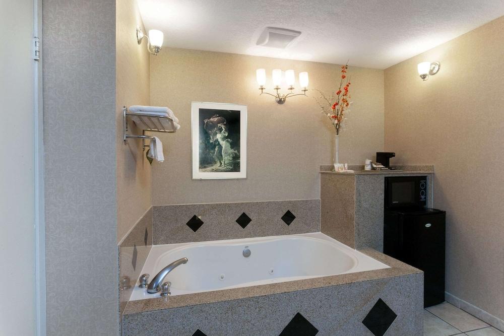 Days Inn by Wyndham Alhambra CA photo 4