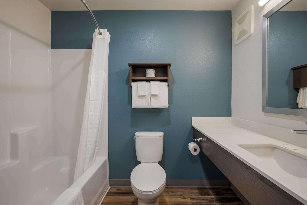 Woodspring Suites Milwaukee - Menomonee Falls photo 27