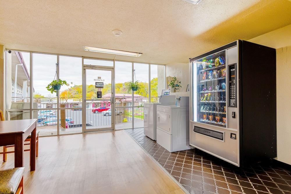Americas Best Value Inn Moline photo 26