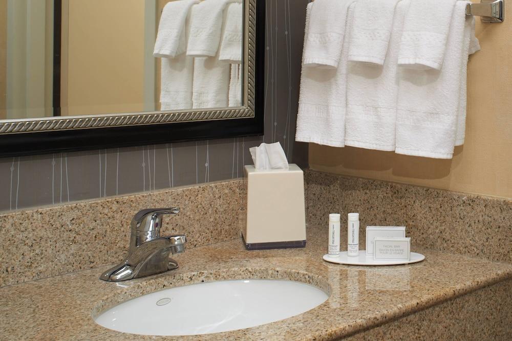 Courtyard by Marriott Detroit Dearborn photo 12