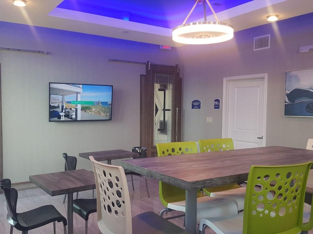 Hotel Blue - Woodlands photo 37