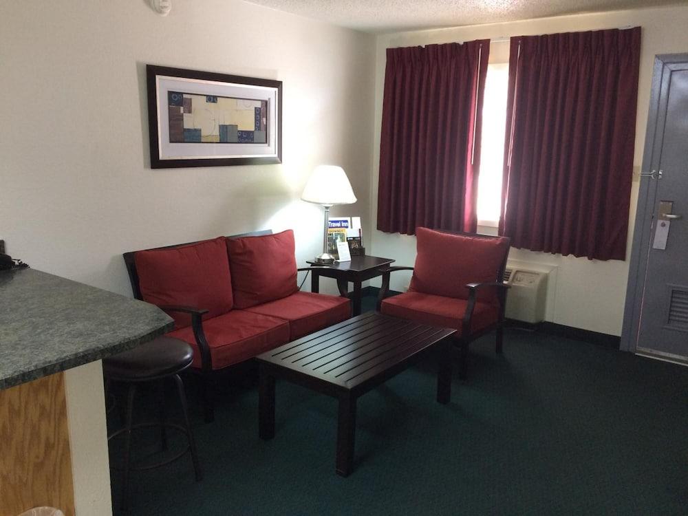 Travel Inn & Suites photo 26