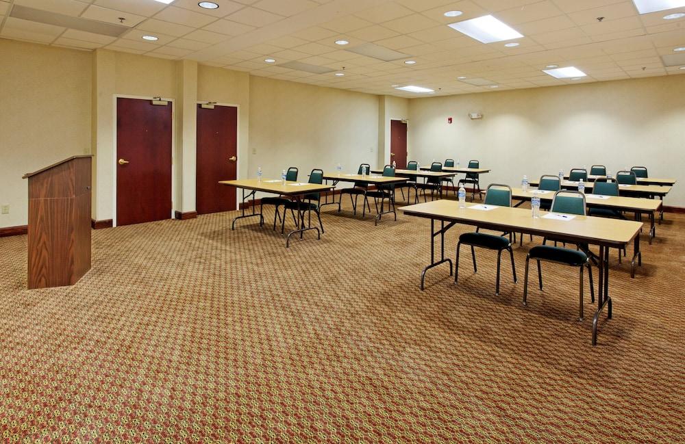 Holiday Inn Express Hotel & Suites Sylacauga by IHG photo 16