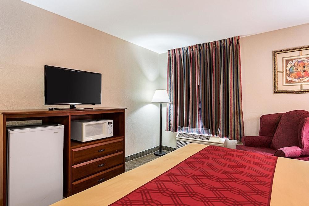 Econo Lodge Andrews Air Force Base photo 12