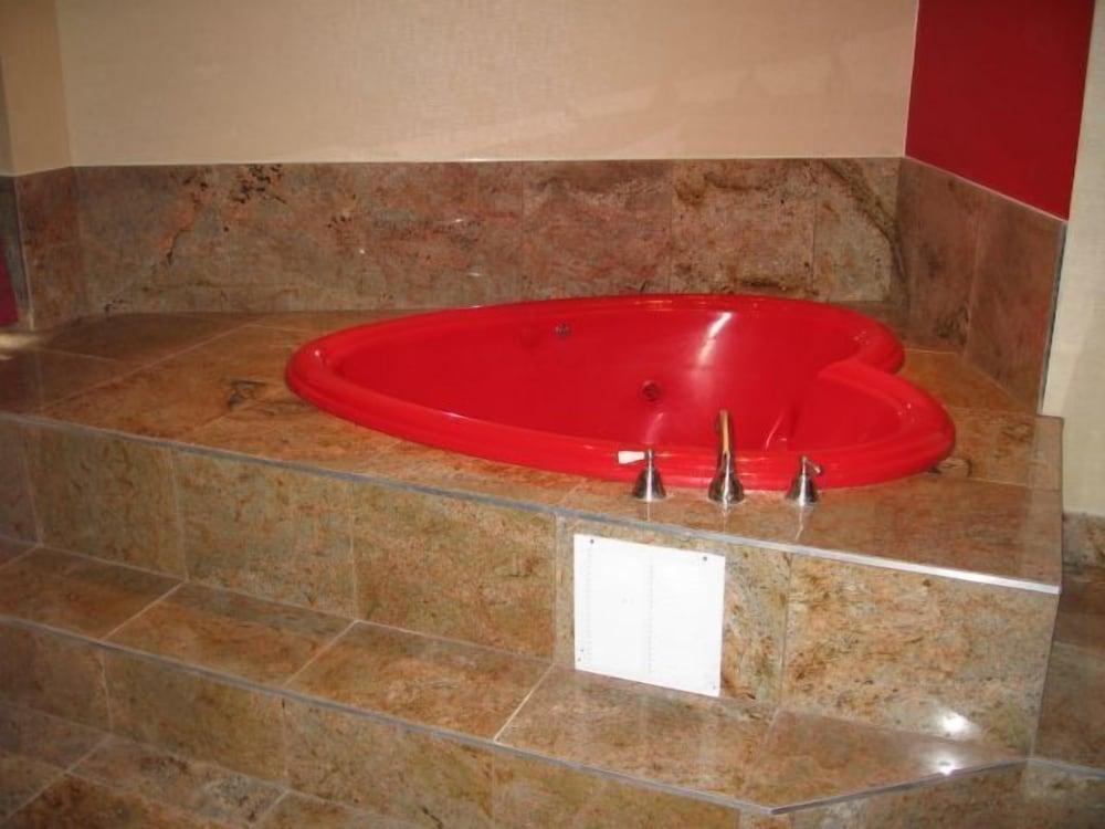 Townhouse Inn & Suites photo 31