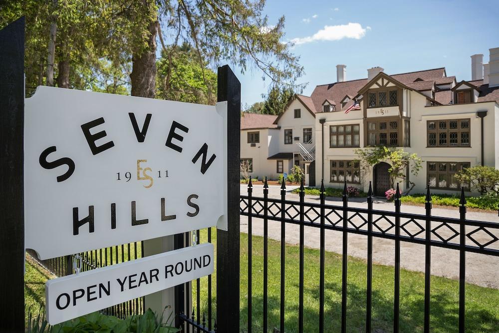 Seven Hills Inn photo 34