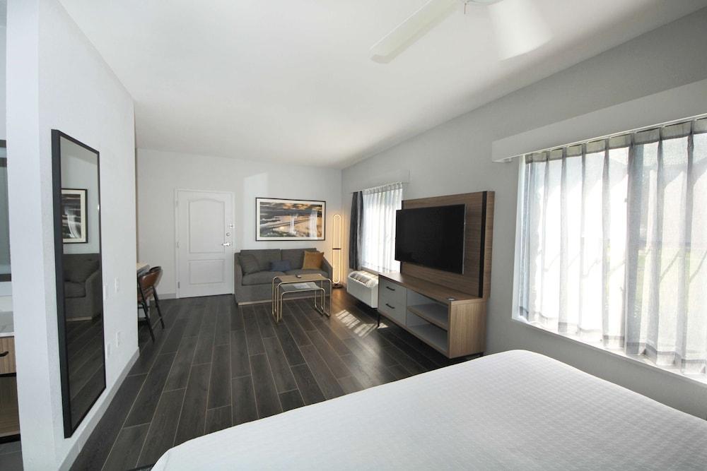 Homewood Beaumont, TX photo 30