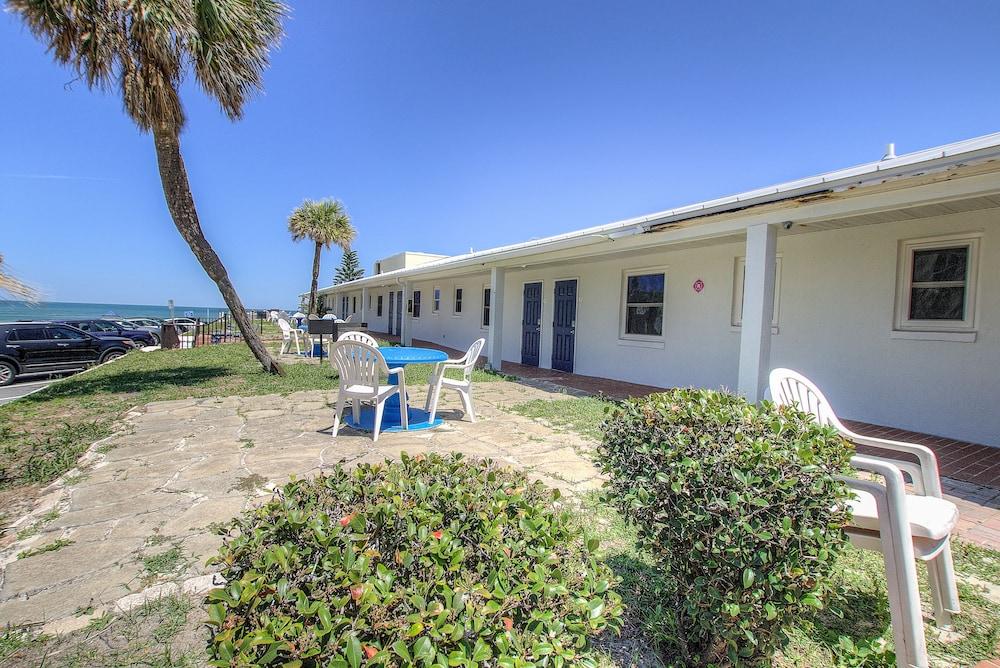 Daytona Shores Inn & Suites photo 39