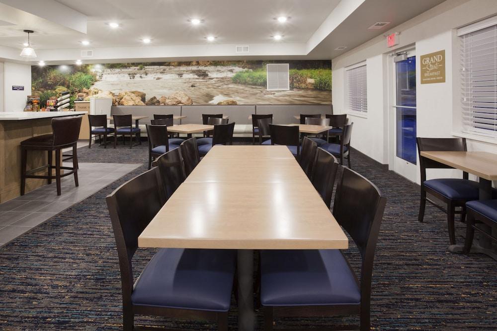 GrandStay Cannon Falls photo 17