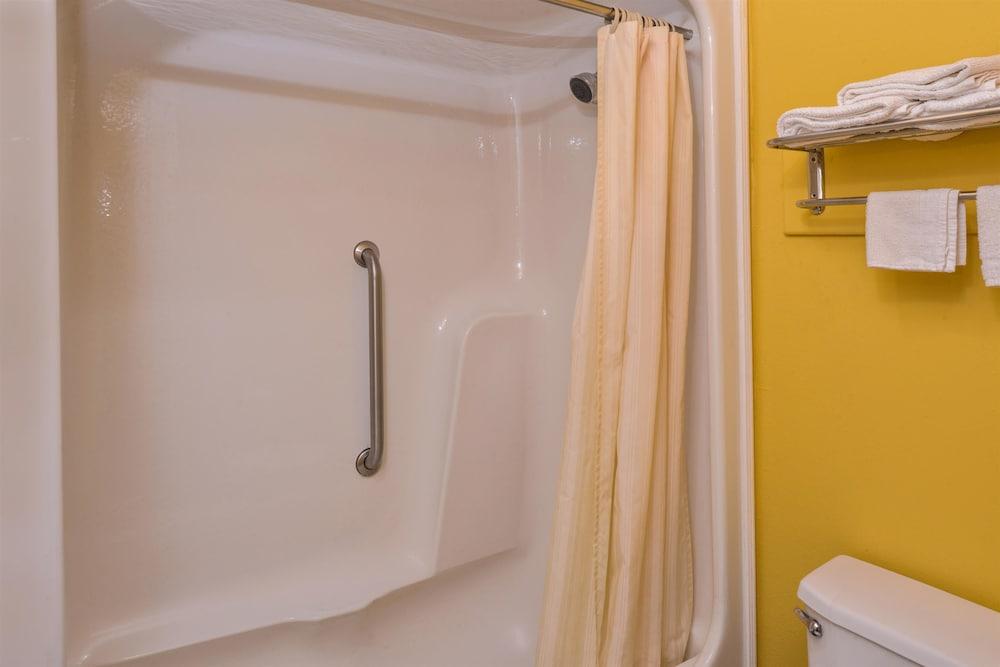 Americas Best Value Inn West Columbia photo 13