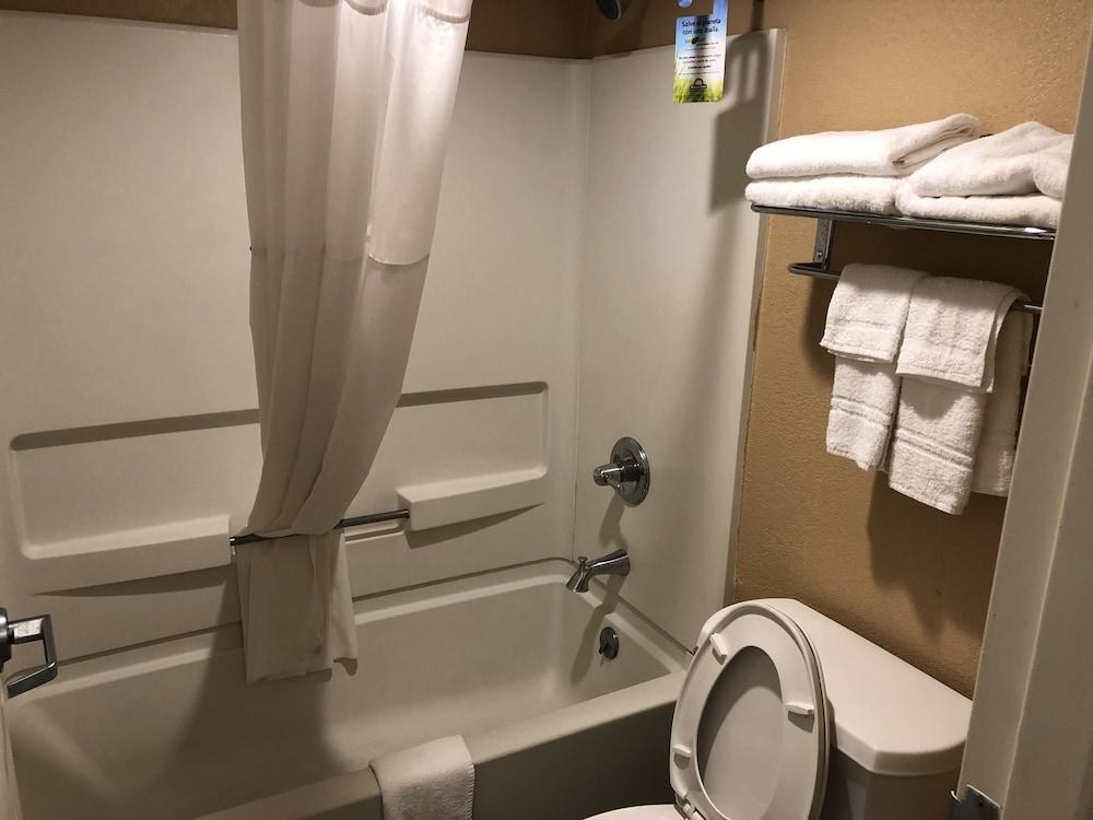 Days Inn by Wyndham Columbus photo 18