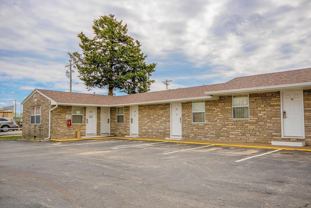 OYO Travelier Motel photo 86