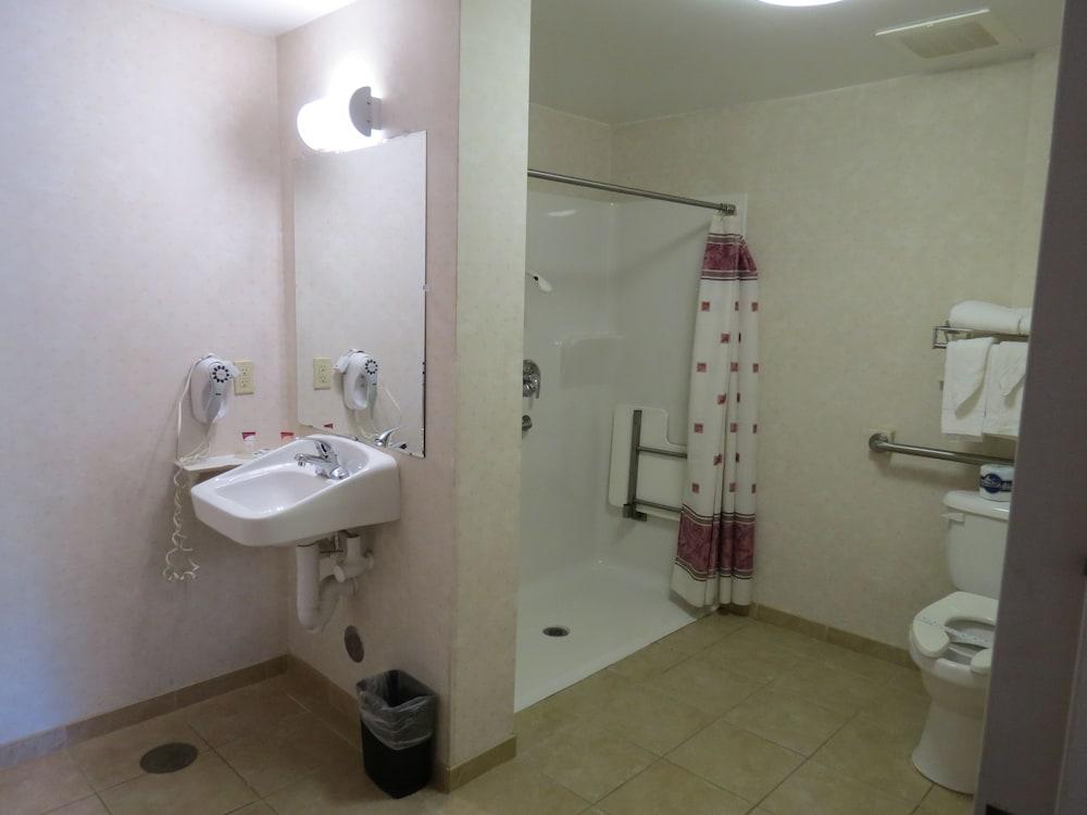Executive Inn And Suites photo 30