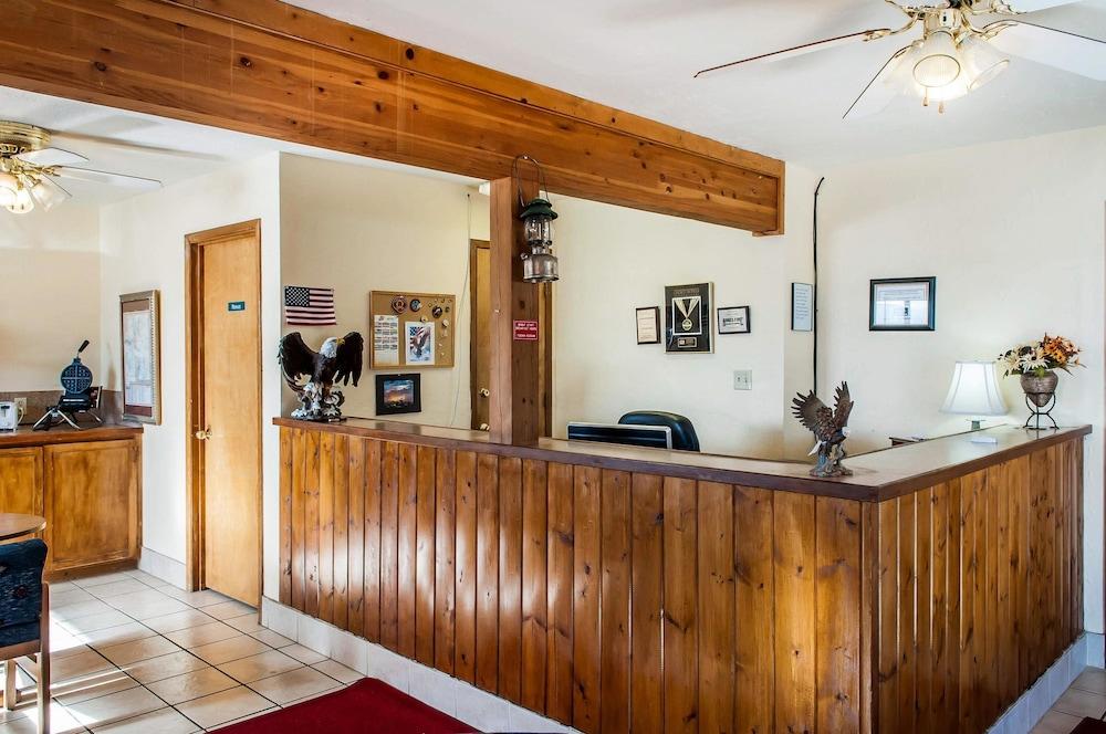 Econo Lodge Eagle Nest photo 20