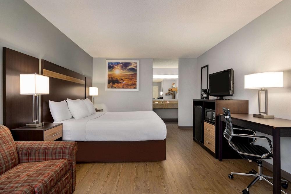Days Inn by Wyndham Anderson photo 2