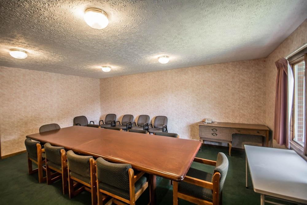 Econo Lodge Hornell photo 34