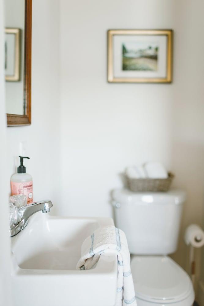 Admirals Quarters Inn photo 81