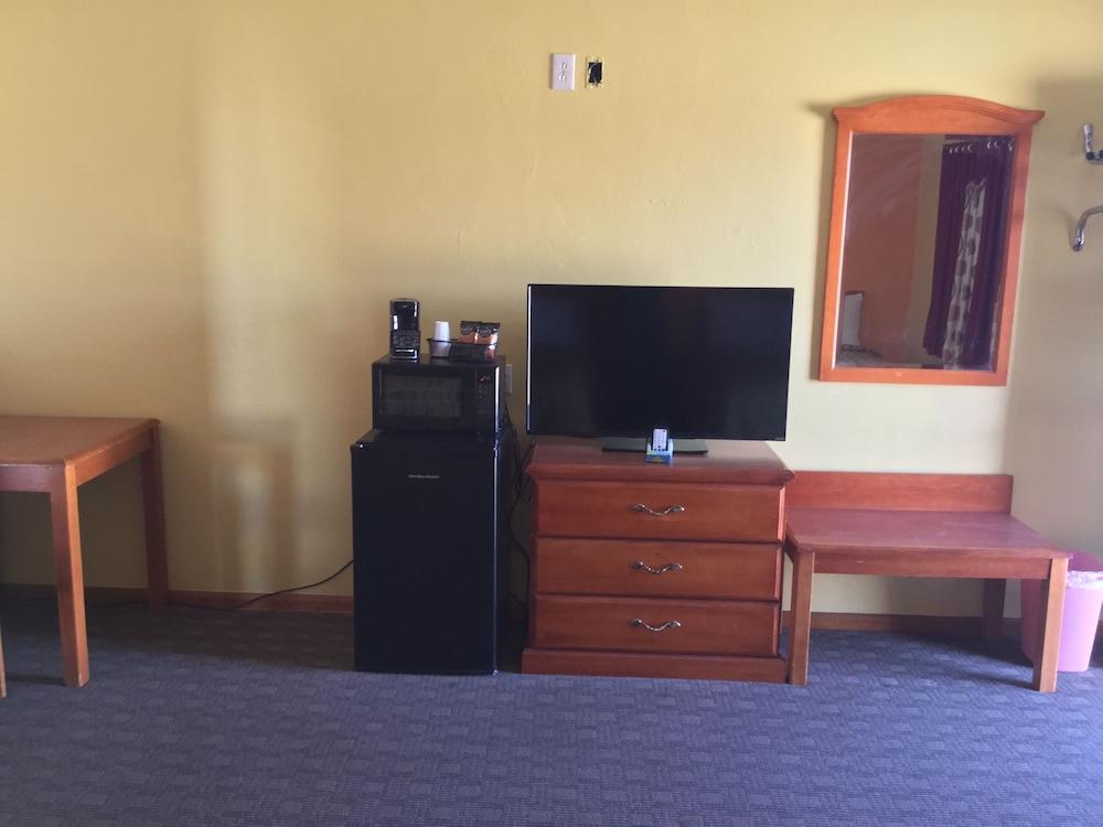 Frontier Motel photo 34