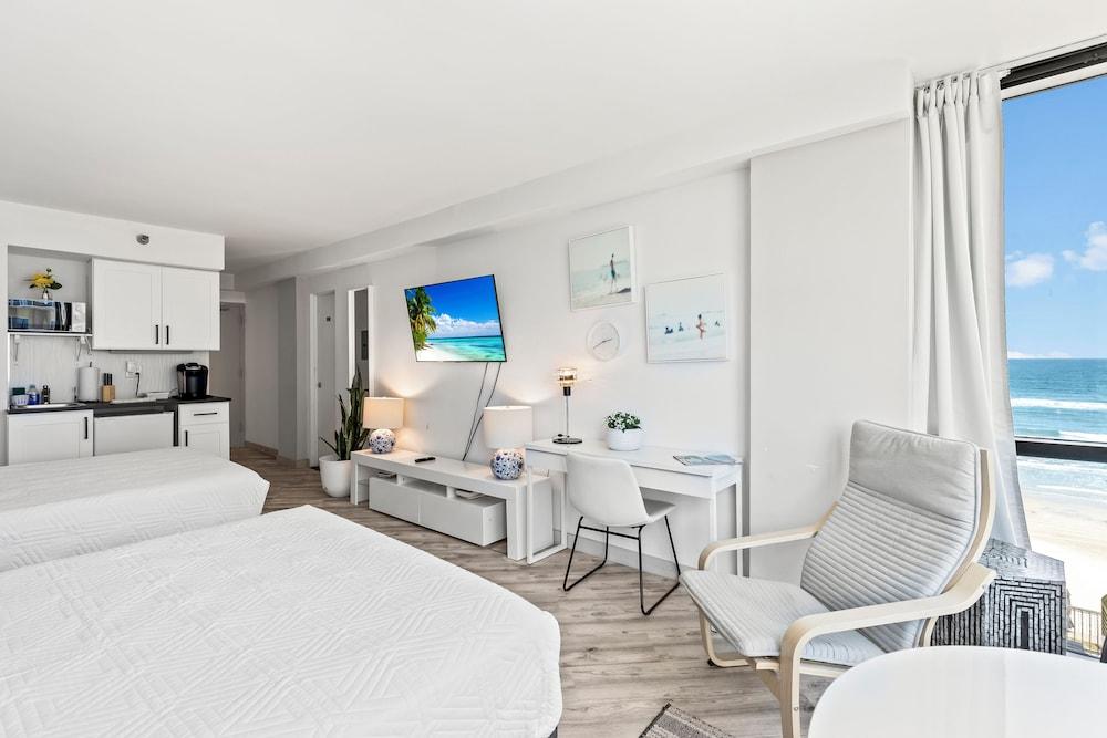 Oceanside Inn Studios by Brightwild photo 40
