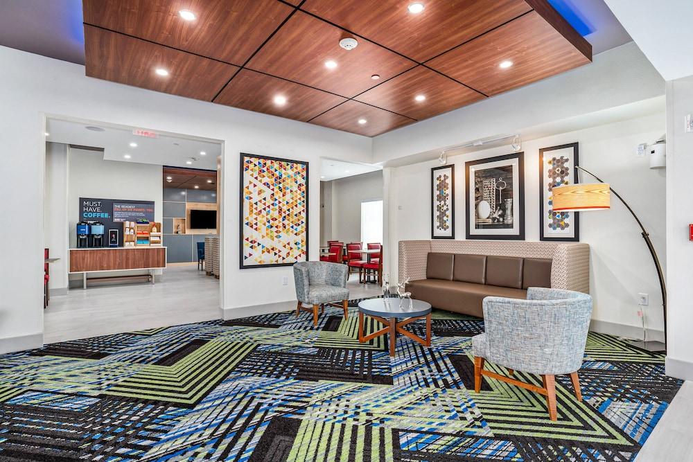 Holiday Inn Express Suites Van Buren-Ft Smith Area by IHG photo 46