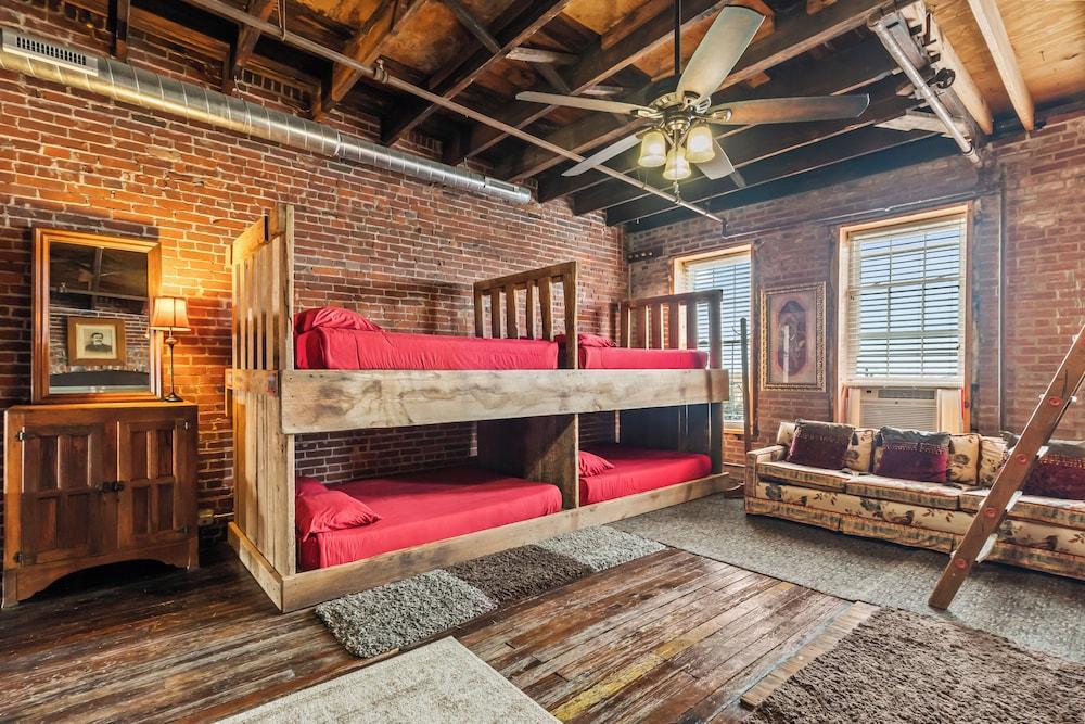 Three Rivers Inn at Jordan's Warehouse photo 10