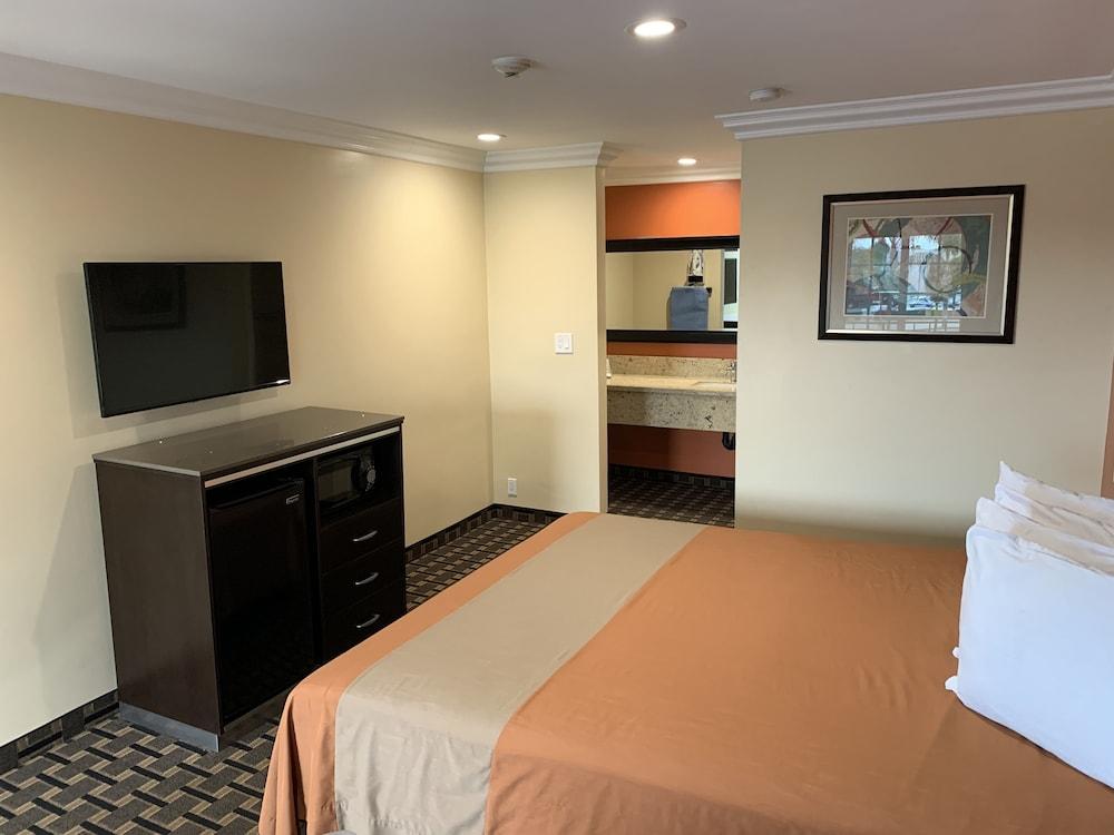 Ontario Inn & Suites photo 16
