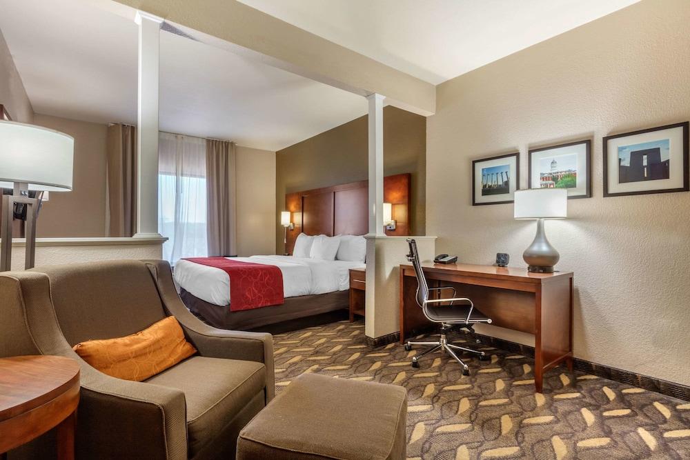 Comfort Suites Rolla photo 16