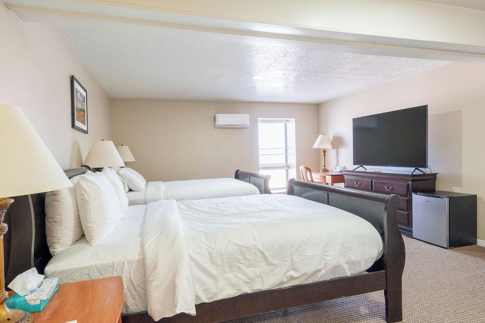 Road Creek Inn photo 40