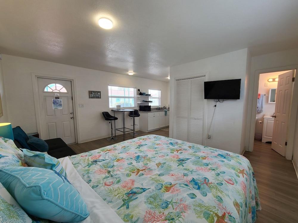Sun Island Motel photo 69